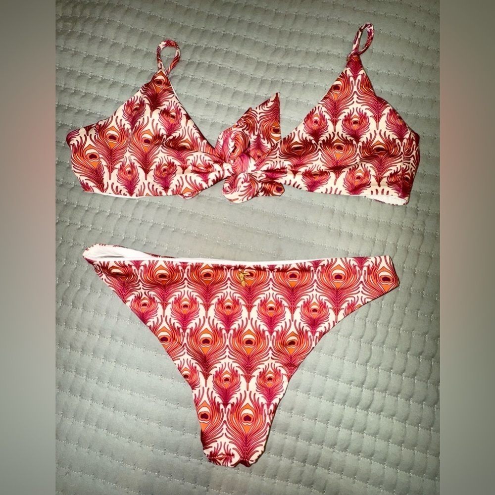 Juan D Dios Pacifico bikini set / Red Peacock Feathers - Ivory. Size 6. VGUC